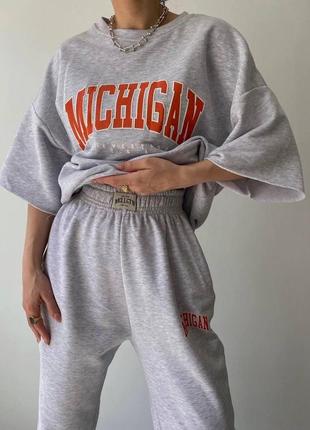 Жіночий повсякденний костюм-двійка - футболка оверсайз michigan і спортивні штани 42/465 фото