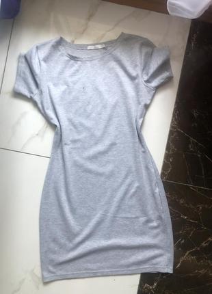 Сіра сукня прямого крою