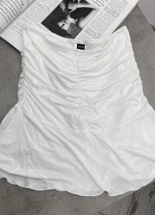 Shein крутая белая мини юбка как новая с подкладкой
