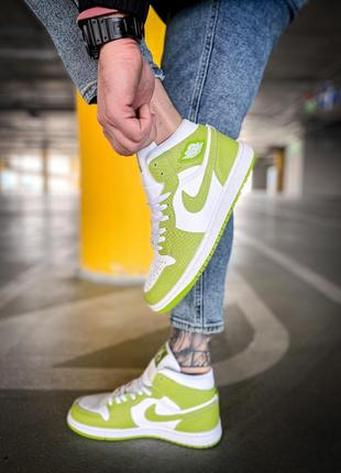 Чоловічі кросівки nike air jordan 1 mid "green python"5 фото