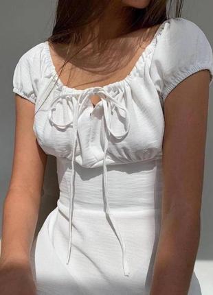 Женское приталенное платье макси, с разрезом на бедре, молоко5 фото