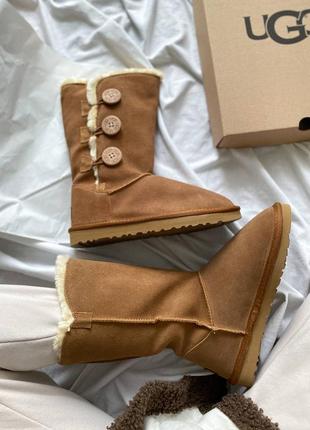 Уггі ugg bailey button triplet ii high caramel3 фото