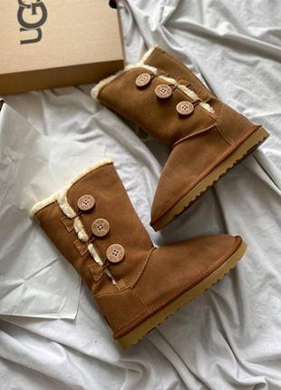 Уггі ugg bailey button triplet ii high caramel5 фото