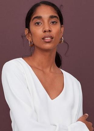 Елегантна біла блуза zara неймовірна блуза з глибоким вирізом та довгим рукавом класична блузка з рукавом без ґудзиків