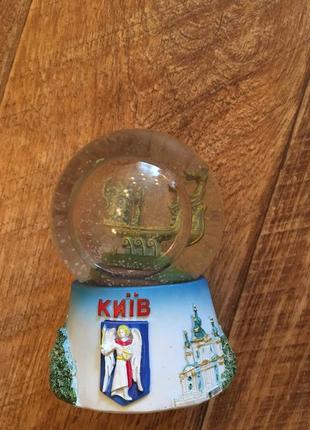 Статуэтка стеклянный шар киев. шар с водой. шар с водой украина
