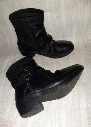Чёрные деми ботинки на среднем каблуке пряжки и вставки еко замши2 фото