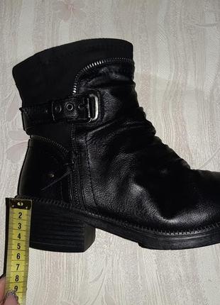 Чёрные деми ботинки на среднем каблуке пряжки и вставки еко замши6 фото