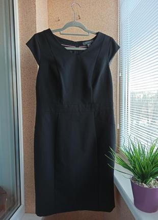 Классическое черное платье миди прямого силуэта по фигуре2 фото