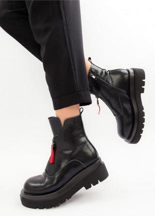Черные осенние женские ботинки на высокой подошве1 фото