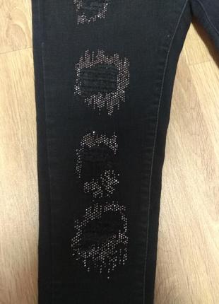 Серые тёртые стречевые  джинсы скинни размер 26-272 фото