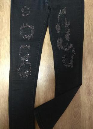 Серые тёртые стречевые  джинсы скинни размер 26-273 фото