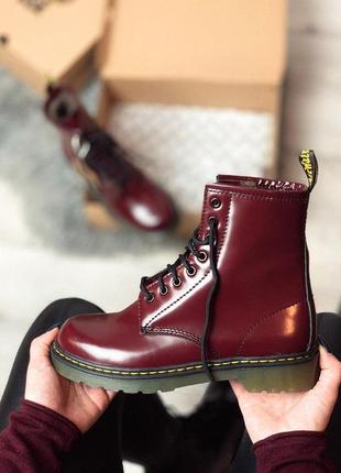 Шкіряні жіночі зимові черевики dr martens в бордовому кольорі /осінь/зима/весна😍
