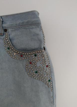 Бавовняні декоровані металевими заклепками джинси мом моми brigitte jandco. італія.8 фото