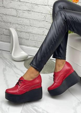Стильні натуральні шкіряні туфлі червоного кольору на платформі, жіночі туфлі на шнурівці
