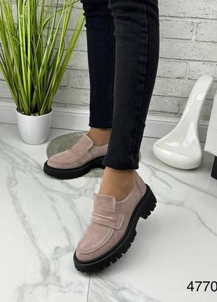 Стильні натуральні замшеві лофери пудрового кольору, жіночі комфортні туфлі2 фото