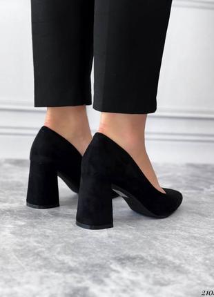 Женские черные замшевые туфли на средних квадратных каблуках2 фото