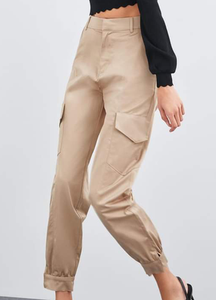 Новые атласные брюки карго на манжете zara