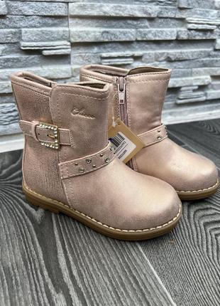 Черевики демісезонні для дівчинки chicco 25p