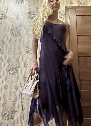 Трендовое шифоновое платье с рюшами