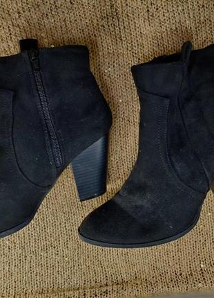 Сапожки черные замшевые ботинки на каблуке4 фото