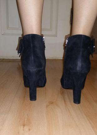 Замшевые полусапожки на тонкетке, со стразами сбоку, р. 37