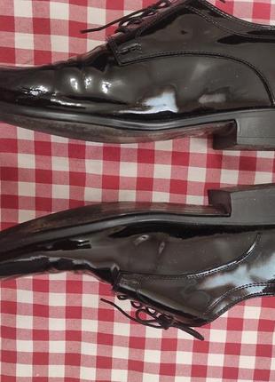Лакові чоловічі туфлі milano класичні чоловічі лаковані дербі7 фото