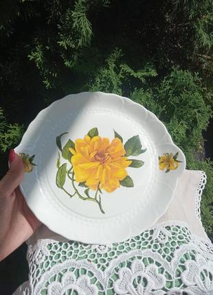 Продам абсолютно новую фарфоровую тарелку для пирожных от известного бренда aynsley