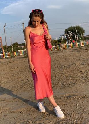 Платье zara розовое барби миди атласное на бретельках1 фото