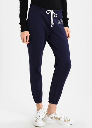 Оригинальные женские спортивные штаны gap logo fleece joggers navy uniform на флисе