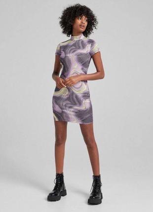 Платье с вырезом сзади