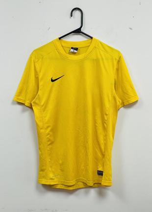 Футбольная футболка nike dri-fit желтого цвета