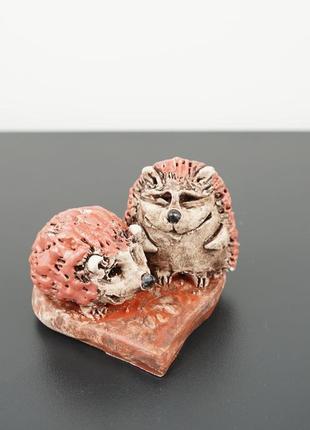 Ежи фигурка керамическая ежики сердце hedgehogs heart