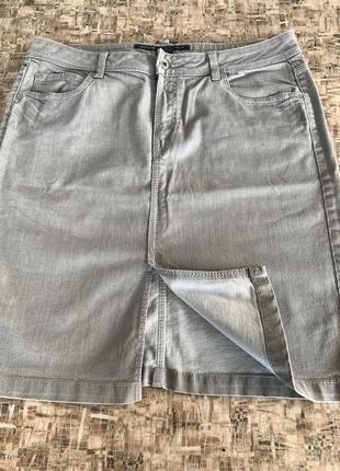Женская джинсовая юбка с разрезом спереди3 фото