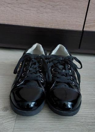 Чорні туфлі дитячі1 фото