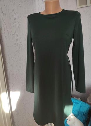 Платье чуточку имеет маленькие затяжки