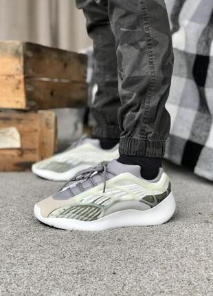 Мужские и женские кроссовки  adidas yeezy boost 700 v33 фото