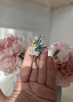 Брошка фея с камнями