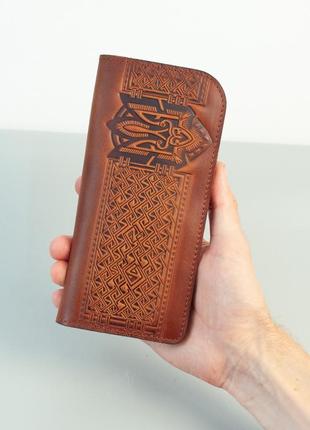 Довге чоловіче портмоне з натуральної шкіри з тризубом гербом світло-коричневе | чоловічий клатч з ремінцем опціонально