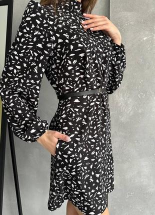 Женское нежное короткое платье с поясом и карманами с длинным рукавом в принт турецкий софт4 фото