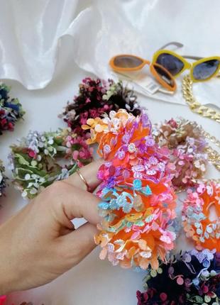 Гумка для волосся пишна фатин сітка розшитими квітами різні кольори6 фото