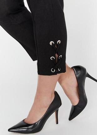 Черные классические брюки с шнуровкой/ завязками