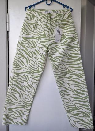 Джинсы bershka в зебровый принт, трендовые джинсы straight, зеленые джинсы bershka4 фото