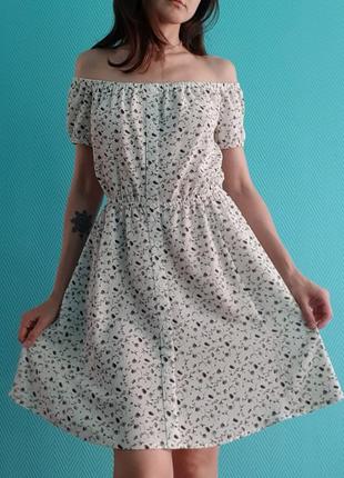 Милое белое платье в цветочный принт.5 фото