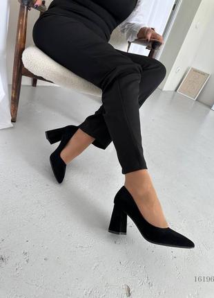 Черные невероятные туфли с острым носом на каблуке7 фото