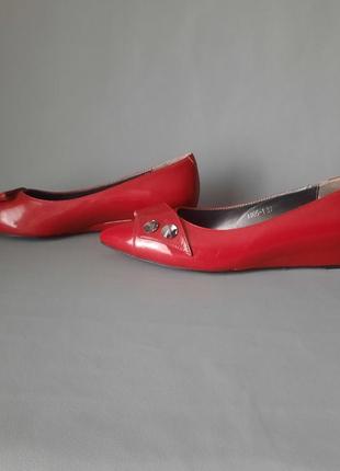 Туфли-лодочки женские лак-кожа .красные.basconi.распродажа.6 фото