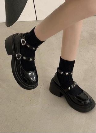 Туфлі з сердечками чорні в стилі лоліта1 фото