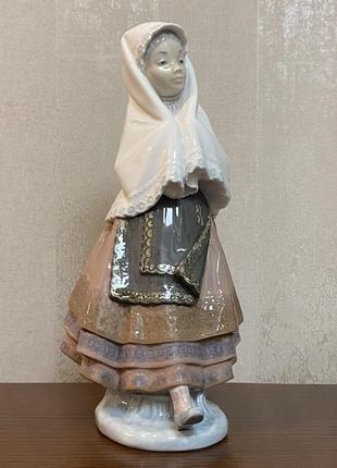 Фарфоровая статуэтка lladro «время фестиваля».