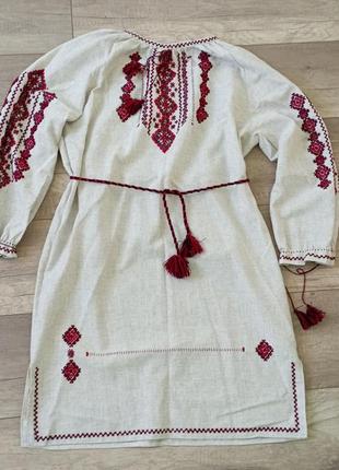 Льняное вышитое платье