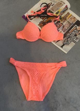 Яркий стильный купальник с пуш апп