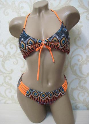 Гарний яскравий цікавий купальник
